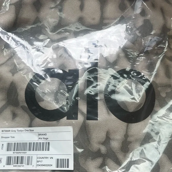 Alo Yoga ICONIC SHOPPER TOTE bag Brand New w tags! carry all purse sealed NEW - Picture 4 of 8